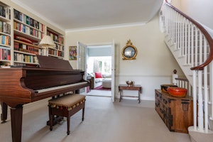 Kensington Charmer image 2