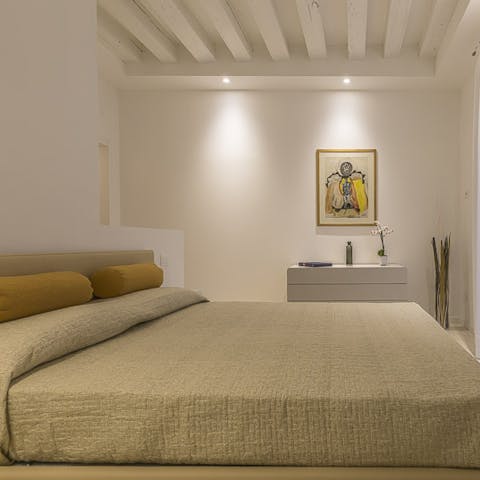 Wake up in the comfortable bedrooms feeling rested and ready for another day of Venice sightseeing