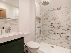 Flat 6 image 3