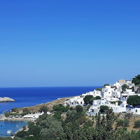 Lose yourself in the emblematic ultramarine blues and whites of Greece
