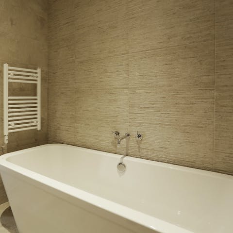 Soak away the stresses of the day in the deep bath