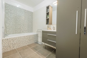Clichy Abode image 10