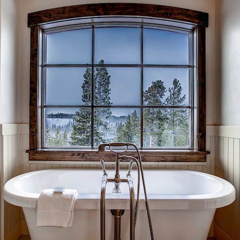 Get that spa feeling in the master tub