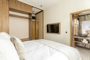 The Fifteenth image 11