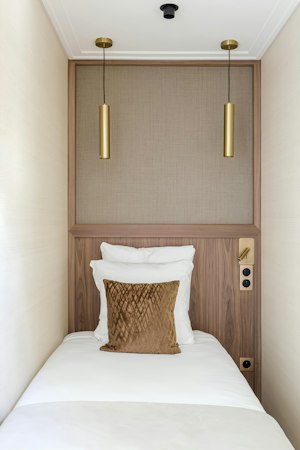 The Fifteenth image 10