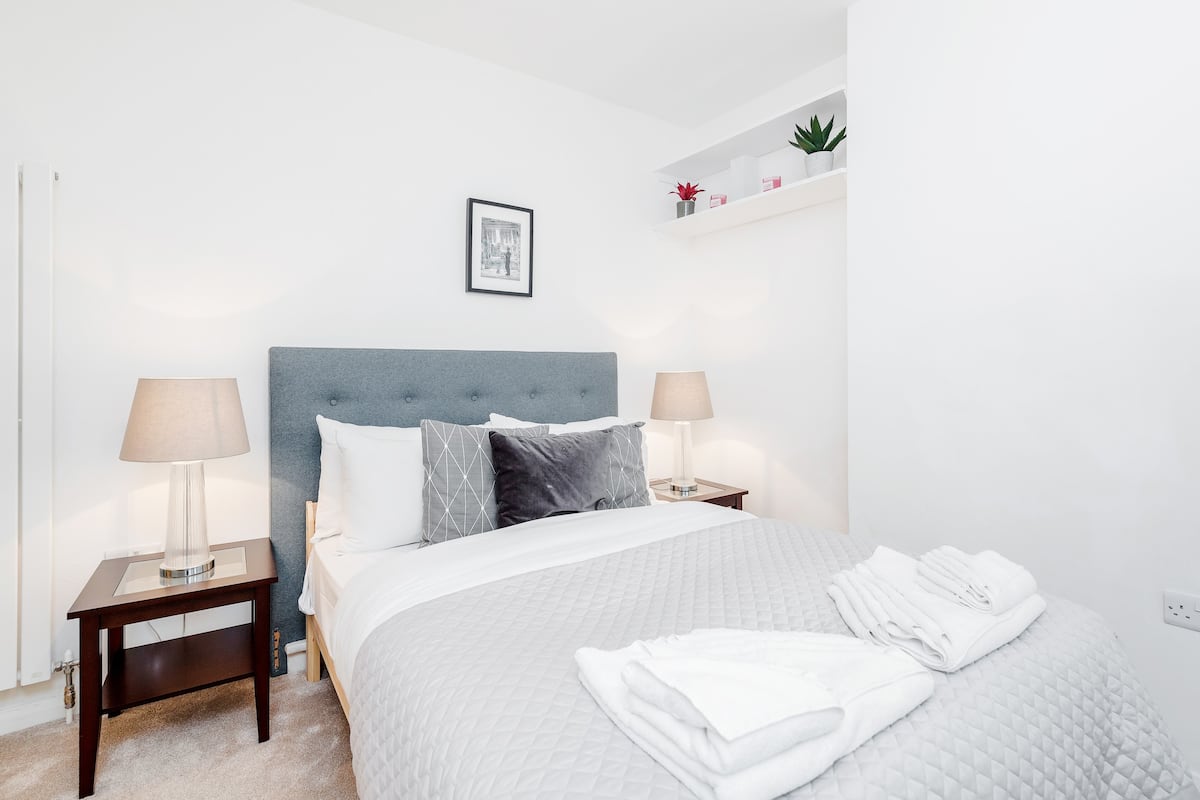 Tea & Crumpets London, England, United Kingdom Venue Report