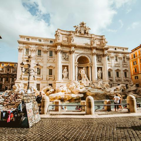 Walk to Trevi Fountain in under five minutes