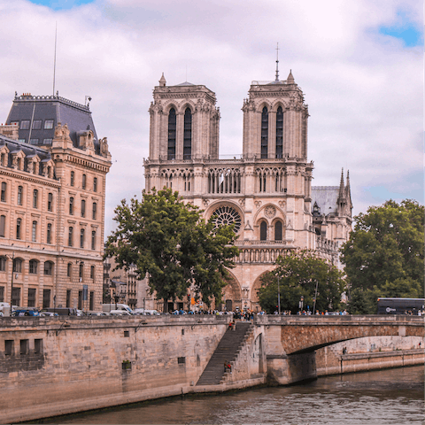 Stay just a seven-minute walk from Notre Dame