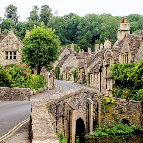 Explore classic Cotsworlds villages like Bibury, a fifteen-minute drive away