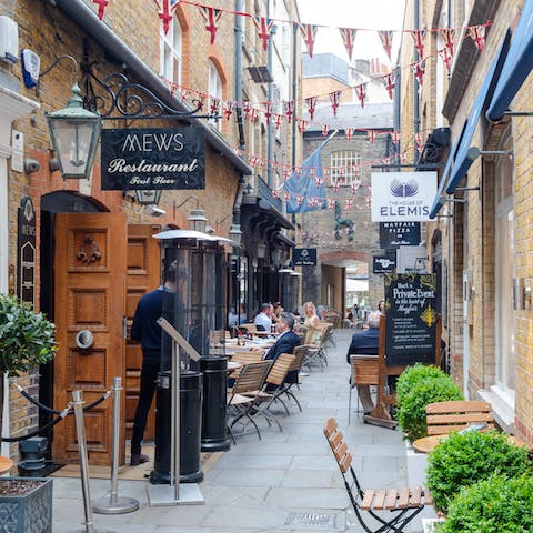 Explore Mayfair's upmarket collection of restaurants, bars and boutiques
