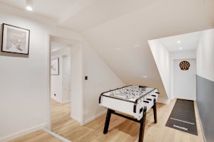 Paris Hideout image 14