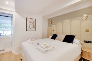 Paris Hideout image 3