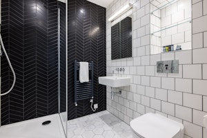 Central Walkabout image 15