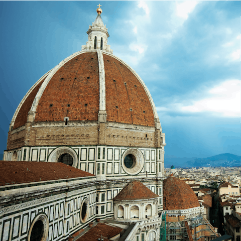 Walk less than twenty minutes to the iconic Duomo
