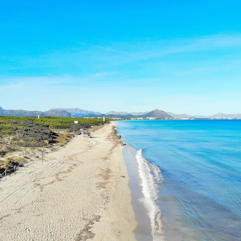 Explore the beautiful beaches of Northern Mallorca – just a short drive away