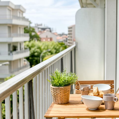 Enjoy your morning coffee on the balcony, watching the world go by
