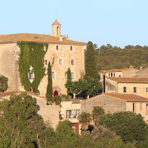 Enjoy your stay in the charming village of Sant Mori 
