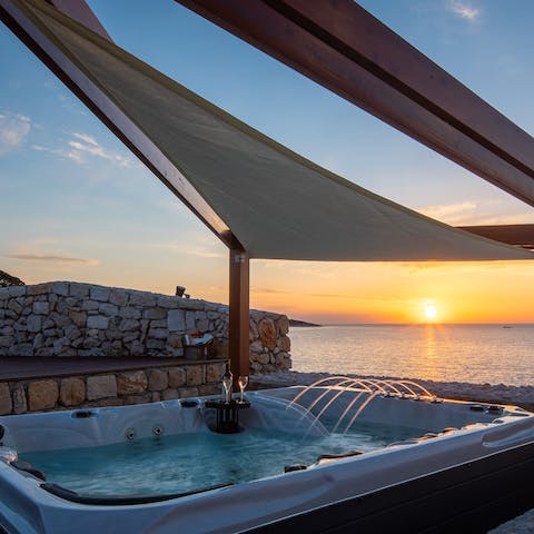Prepare to swoon with jaw-dropping sunsets from the heated Jacuzzi