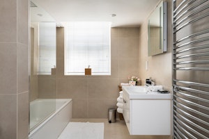 Kensington Roof Garden image 9