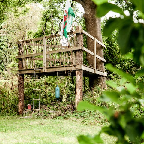 Watch the little ones play pretend in the treehouse