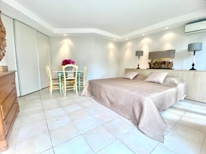 Shoreline Canopy Abode image 12