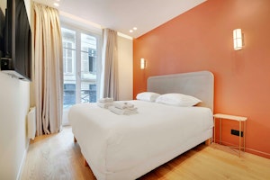 Parisian Peach image 13