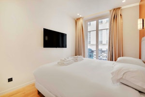 Parisian Peach image 12