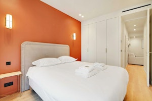 Parisian Peach image 10