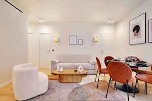 Parisian Peach image 1