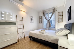 Antibes Chic image 12