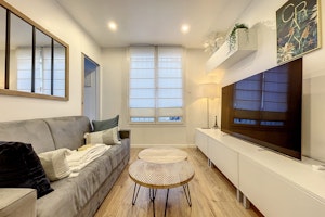 Antibes Chic image 6
