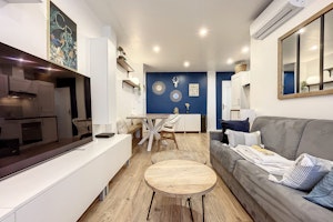 Antibes Chic image 1