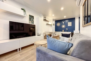 Antibes Chic image 2