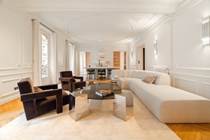 Parisian Elegance & Luxury image 1