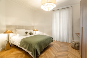 Parisian Elegance & Luxury image 9