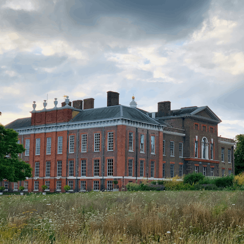 Pack a picnic and spend an afternoon in Kensington Gardens