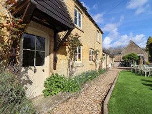 River Windrush Cottage image 1