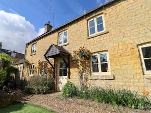 River Windrush Cottage image 8
