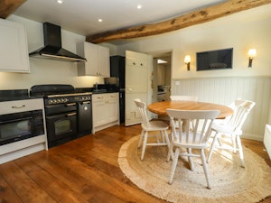 River Windrush Cottage image 7