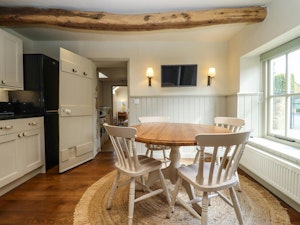 River Windrush Cottage image 6