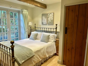 River Windrush Cottage image 5