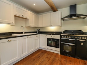 River Windrush Cottage image 2