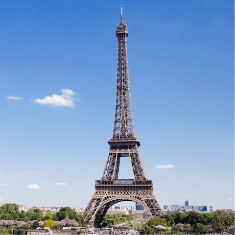 Stay just 500 metres away from the Eiffel Tower