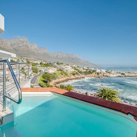 Relax in the waters of the splash pool overlooking the sea