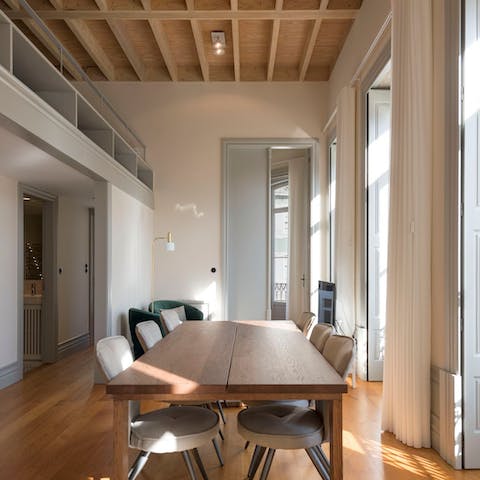 Wake up with a tasty breakfast in the light-filled living space