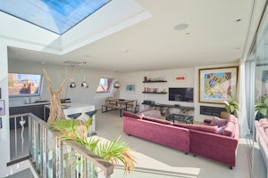 Penthouse in the Capital image 12