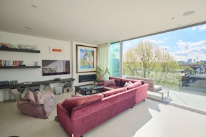Penthouse in the Capital image 1
