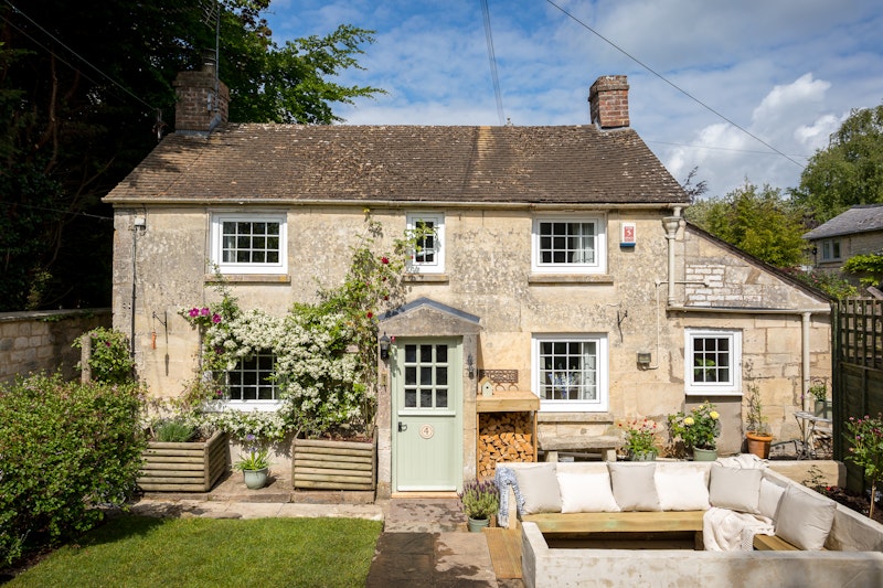 Queen of The Cotswolds main image