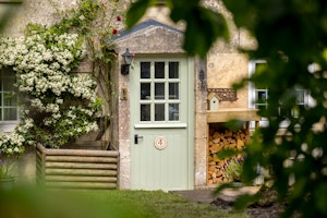 Queen of The Cotswolds image 10