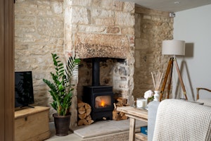 Queen of The Cotswolds image 8